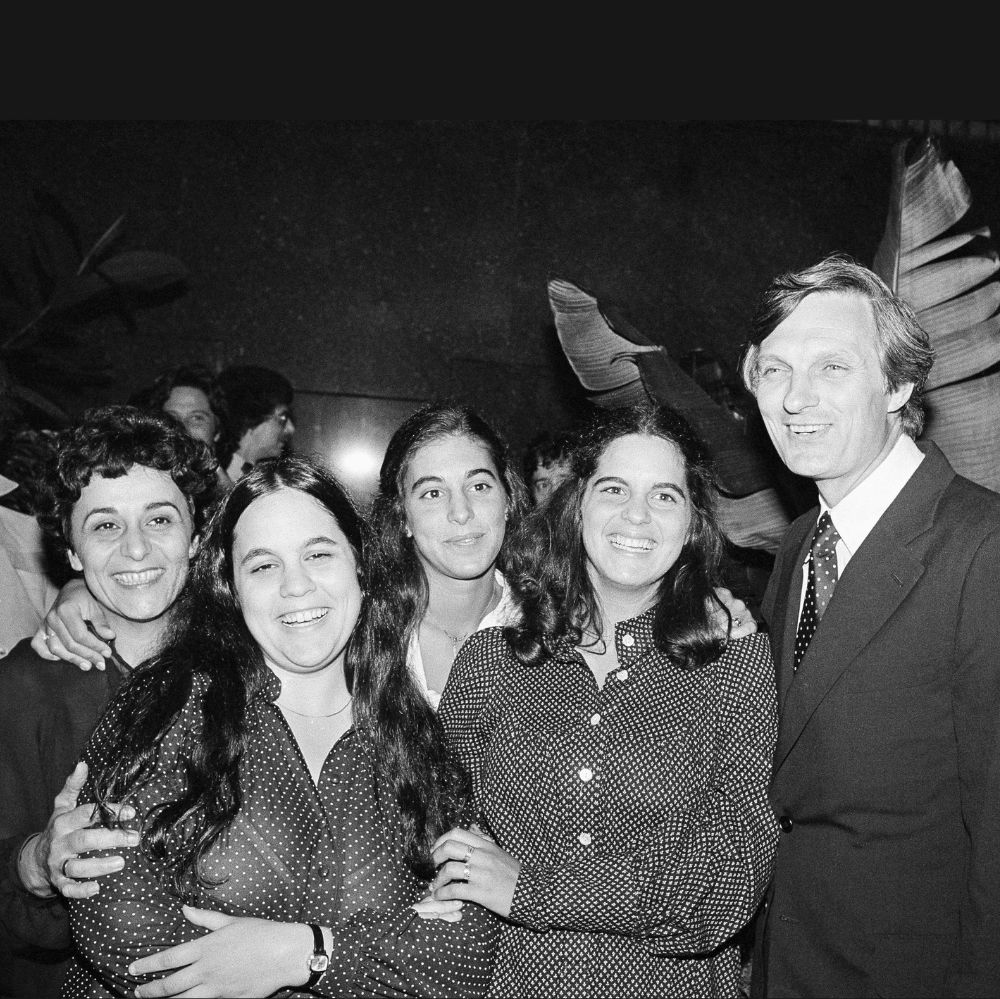 Eve Alda: Everything About The Daughter of Alan Alda.